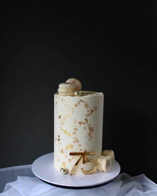 Minimalist macaron cake