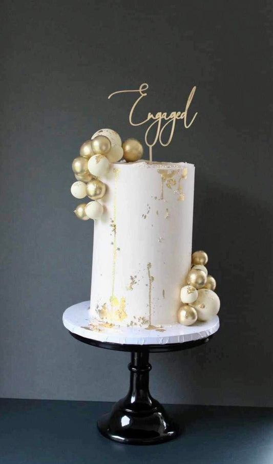 Gold bauble & gold splash detail celebration cake