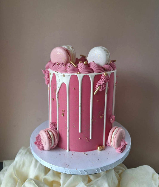 Macaron drip cake